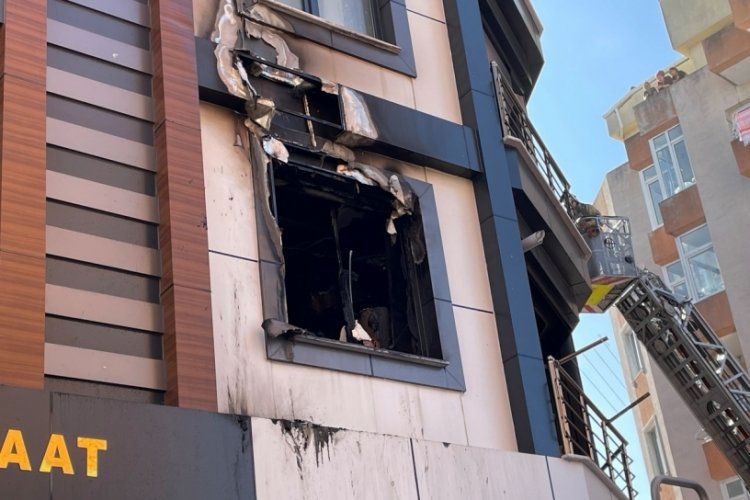 İstanbul'da 3 katlı binada korkutan yangın