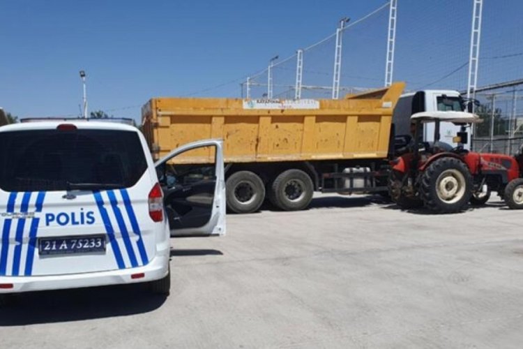 Diyarbakır'da kamyon şof&ouml;r&uuml; &ccedil;ocuğa &ccedil;arptı! Fark etmeyip yoluna devam etti