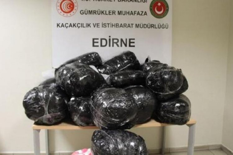 Kapıkule G&uuml;mr&uuml;k kapısında ka&ccedil;ak gelinlik operasyonu! 73 gelinlik ele ge&ccedil;irildi