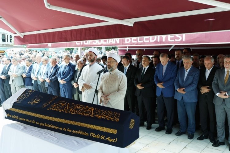 Cumhurbaşkanı Erdoğan, Hayati Yazıcı'nın annesinin cenaze t&ouml;reninde