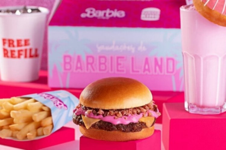 Barbie'den ilham aldılar! Yemeğe ekler eklemez pembe yapıyor...
