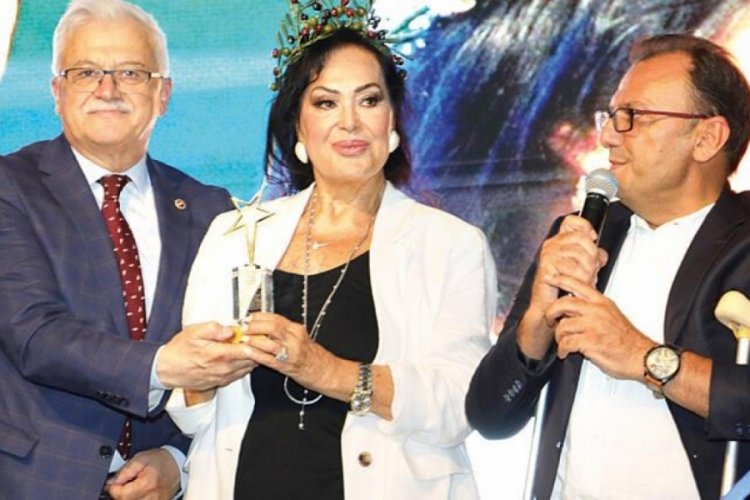 T&uuml;rkan Şoray Burhaniye Kitap Fuarı'nın a&ccedil;ılışına katıldı