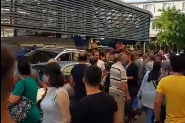 Bursa'da 'sıcak' kazası! Pazar alanına daldı
