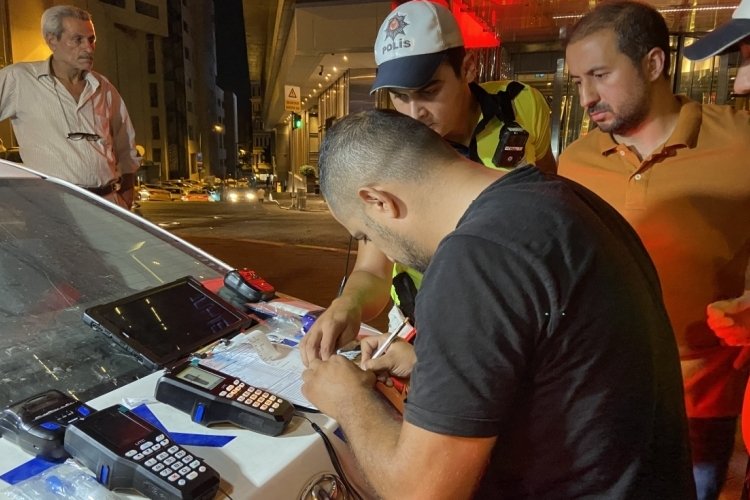 İstanbul Beyoğlu'nda ticari taksilere y&ouml;nelik uyuşturucu madde ve alkol denetimi
