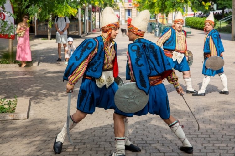 Bursa Tahtakıran Kılı&ccedil; Kalkan Halk Oyunları ekibi Zagreb'de