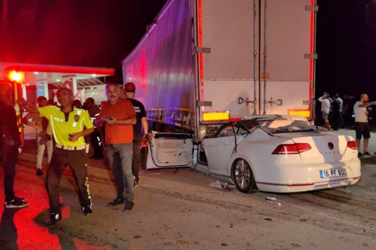 Bursa'da otomobil s&uuml;r&uuml;c&uuml;s&uuml; kuzeninin &ouml;ld&uuml;ğ&uuml; kazada, TIR şof&ouml;r&uuml; serbest
