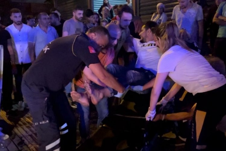 Bursa'da otomobil servis aracına &ccedil;arptı! 5 yaralı
