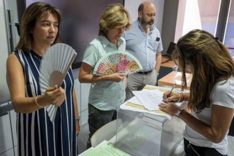 İspanya'da halk sandık başında
