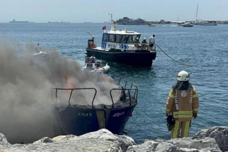 İstanbul'da Pendik sahilinde teknede yangın &ccedil;ıktı!