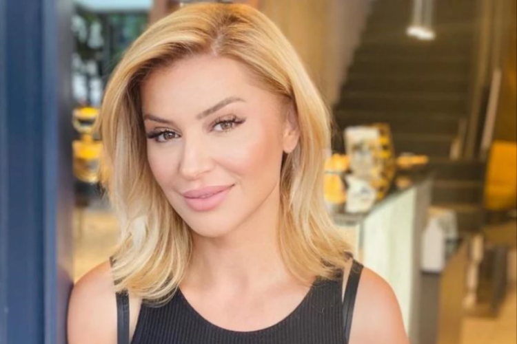 Song&uuml;l Karlı'nın kıyafeti olay oldu! Yine Hadise'ye benzetildi