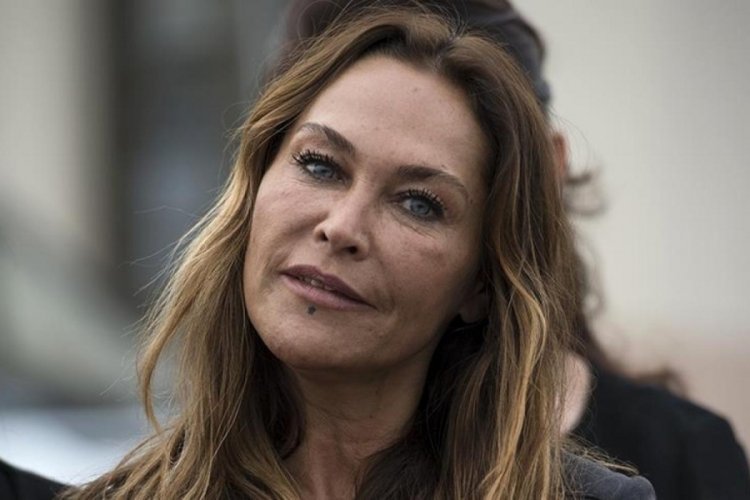 H&uuml;lya Avşar Mustafa Sandal'a destek verdi!
