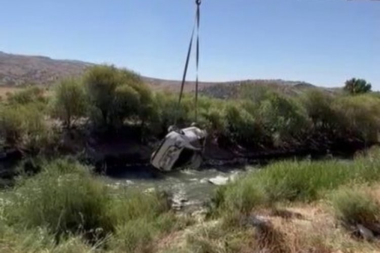 Siirt'te otomobil dereye yuvarlandı: 2 yaralı