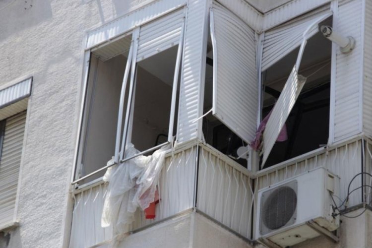 İzmir'de bir evde doğalgaz borusu patladı! 2 yaralı