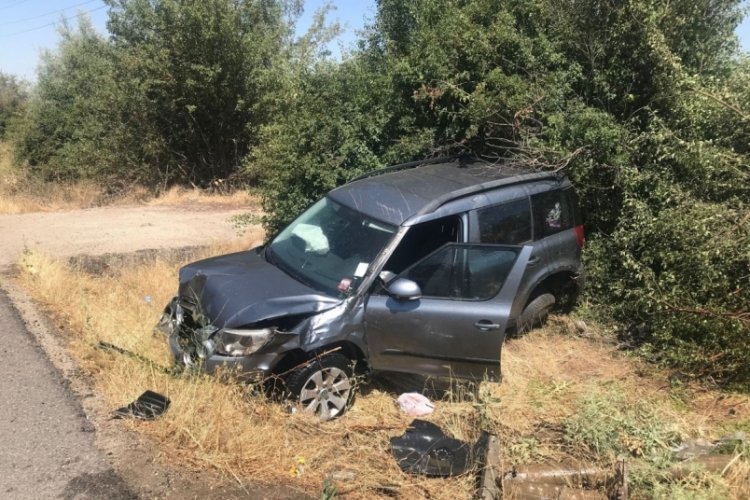 Elazığ'da otomobil şarampole u&ccedil;tu: 4 yaralı