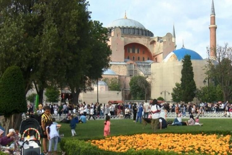Ayasofya Camisi 3 yılda 21 milyon ziyaret&ccedil;i ağırladı