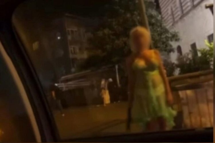 İstanbul'da 3 kişi kadınlara yangın t&uuml;p&uuml;yle saldırdı!