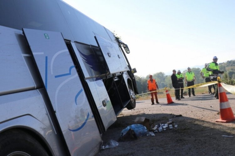 Bolu'da yolcu otob&uuml;s&uuml; yoldan &ccedil;ıktı! 14 yaralı