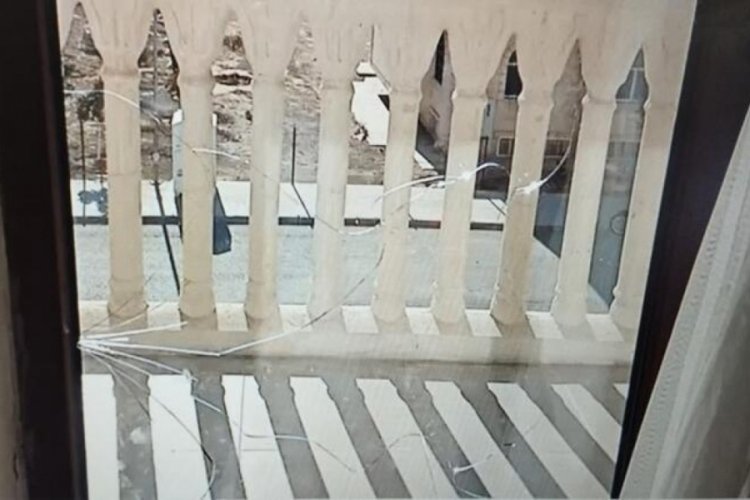Mardin'de 51 derecelik sıcaklık camı &ccedil;atlattı