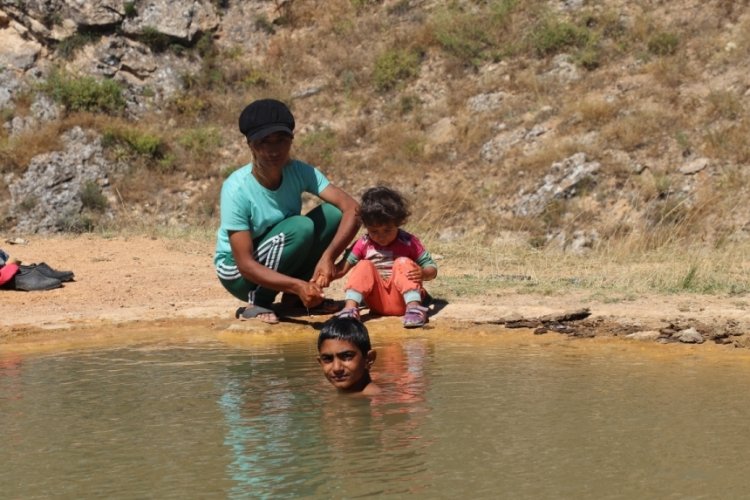 Bu g&ouml;le girenler hem serinliyor hem de şifa buluyor