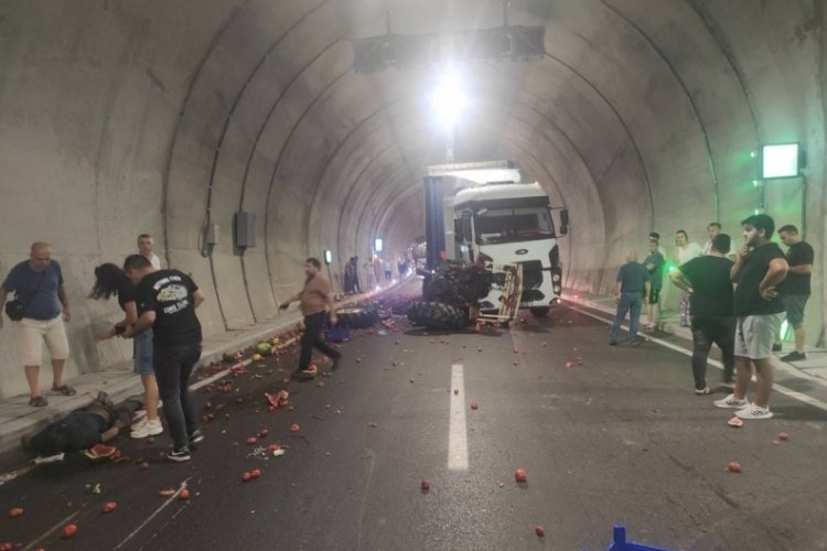 Assos T&uuml;neli i&ccedil;indeki kaza g&ouml;r&uuml;nt&uuml;leri ortaya &ccedil;ıktı