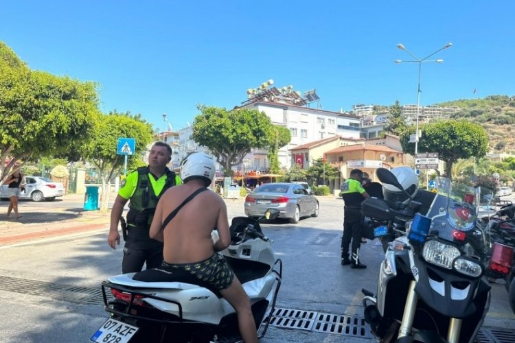 Polis ekiplerinden motosiklet denetimi
