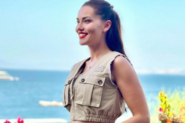 Fahriye Evcen yeni pozlarını paylaştı