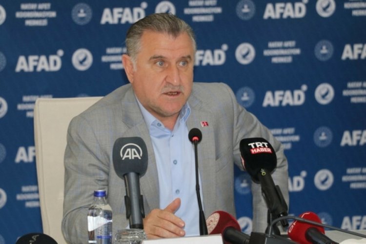 Osman Aşkın Bak'tan milli y&uuml;z&uuml;c&uuml; Kuzey Tun&ccedil;elli'ye tebrik