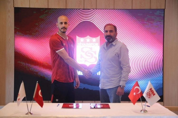 Sivasspor, kaleci Erhan Erent&uuml;rk'&uuml; kadrosuna kattı