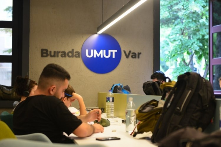 Bursa'da Yıldırım Belediyesinden sınava &ccedil;alışan gen&ccedil;lere destek