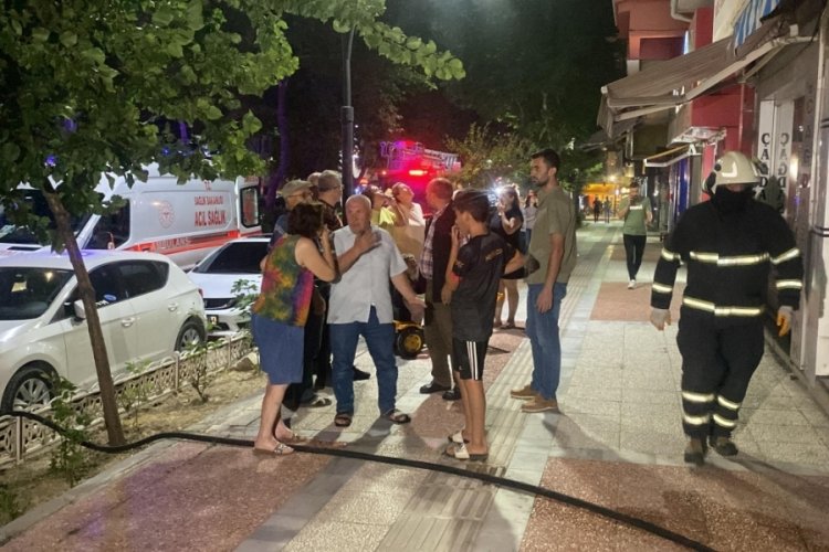Uşak'ta korkutan ev yangını