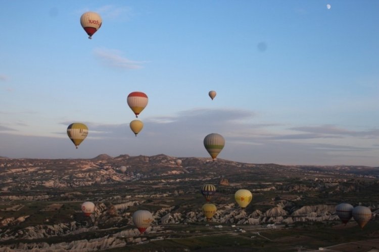Kapadokya'da balonlara r&uuml;zgar engeli