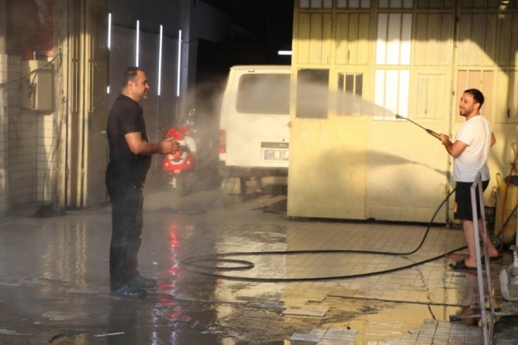 Amasya'da sanayi esnafından kavurucu sıcağa ilgin&ccedil; &ccedil;&ouml;z&uuml;m