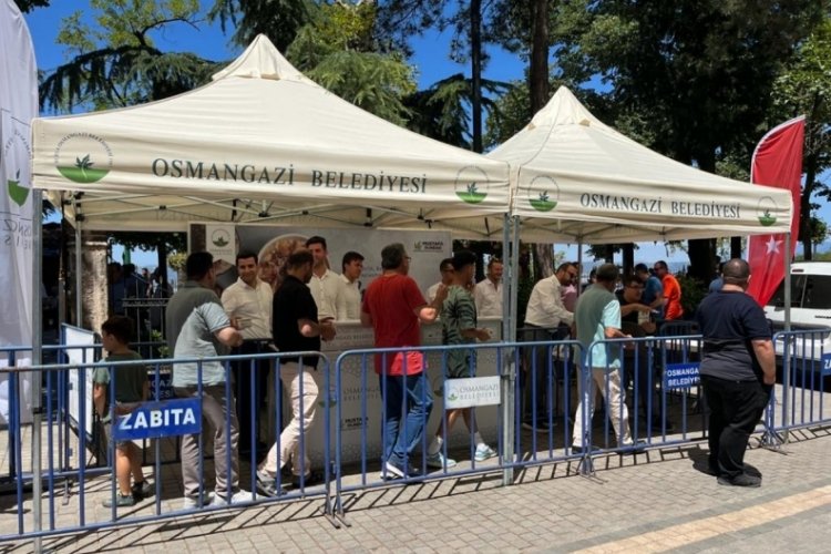 Osmangazi Belediyesi'nden aşure ikramı