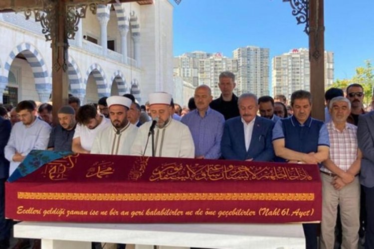 Tevfik G&ouml;ksu'nun yengesi son yolculuğuna uğurlandı