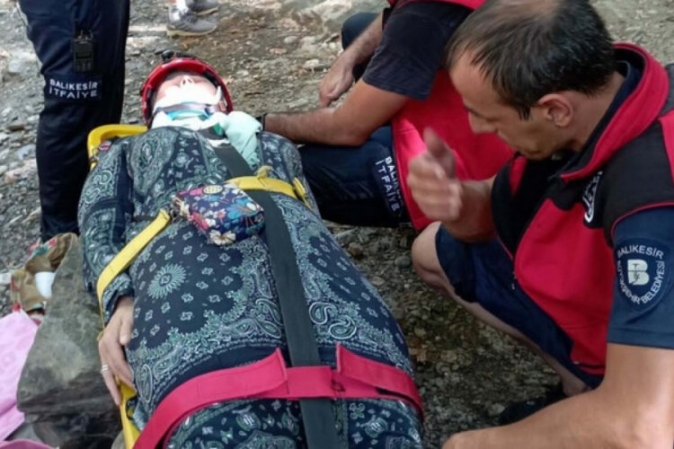 Balıkesir'de kanyonda kayalıktan d&uuml;şen turist yaralandı