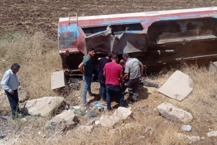 Mardin'de &uuml;zerine su tankeri devrilen vatandaş hayatını kaybetti