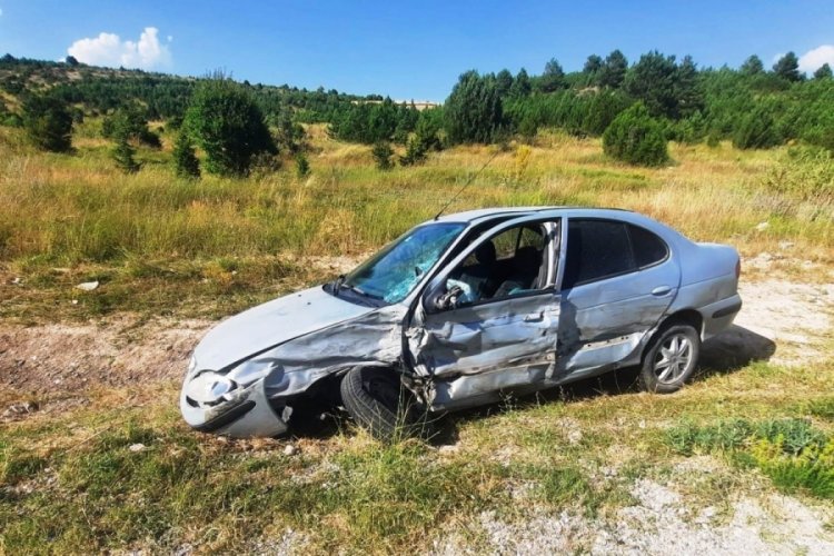 K&uuml;tahya Emet'te trafik kazası: 3 yaralı