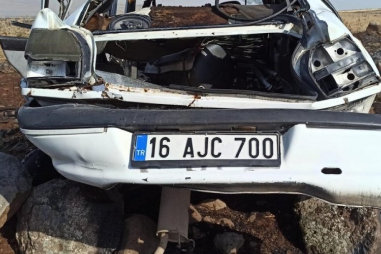 Şanlıurfa Siverek'te otomobil şarampole devrildi: 1 &ouml;l&uuml;, 4 yaralı