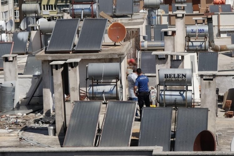 Antalya'da &ccedil;atıda 10 g&uuml;n &ouml;nce &ouml;ld&uuml;ğ&uuml; belirlenen erkek cesedi bulundu