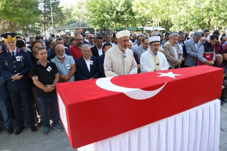 Kayseri'de tedavi g&ouml;rd&uuml;ğ&uuml; hastanede vefat eden gazi son yolculuğuna uğurlandı