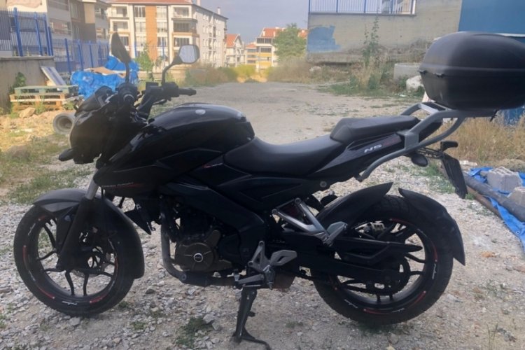 Ankara'da motosiklet hırsızlığı g&uuml;venlik kamerasında