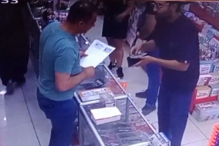 İstanbul'da d&ouml;viz bozdurma bahanesiyle para &ccedil;aldı