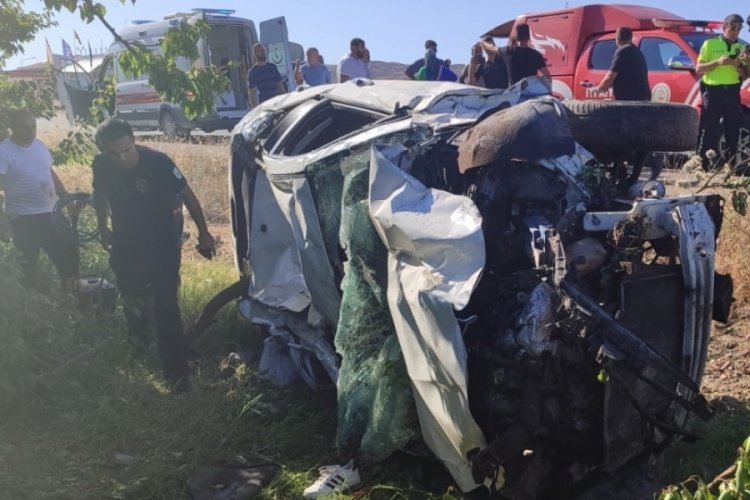 Kontrolden &ccedil;ıkan otomobil takla attı: 2 yaralı