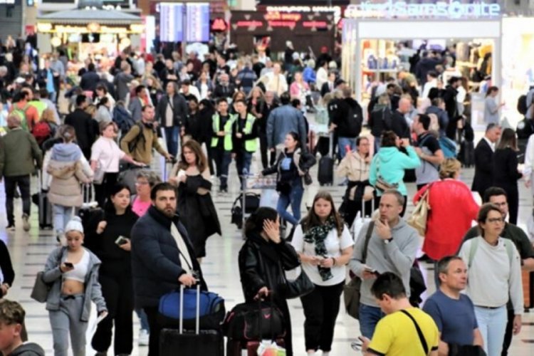 T&uuml;rkiye'nin turizm geliri yıllık bazda arttı