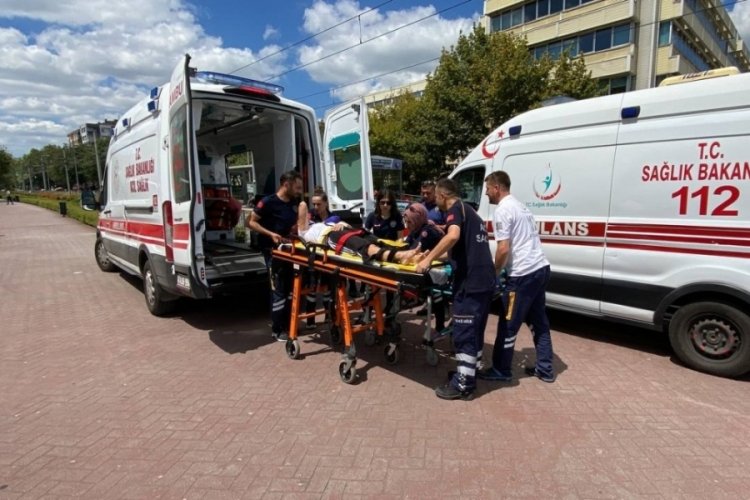 Kocaeli'de motosiklet ambulansa &ccedil;arptı