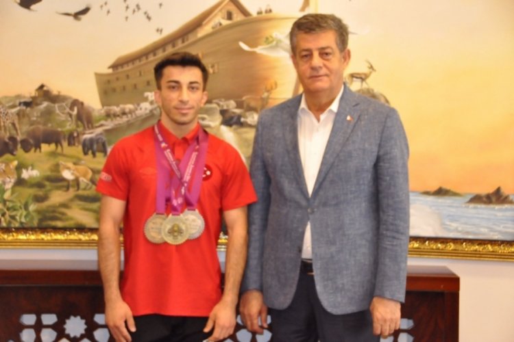 Şırnak Belediye Başkanı Mehmet Yarka Avrupa Şampiyonunu tebrik etti
