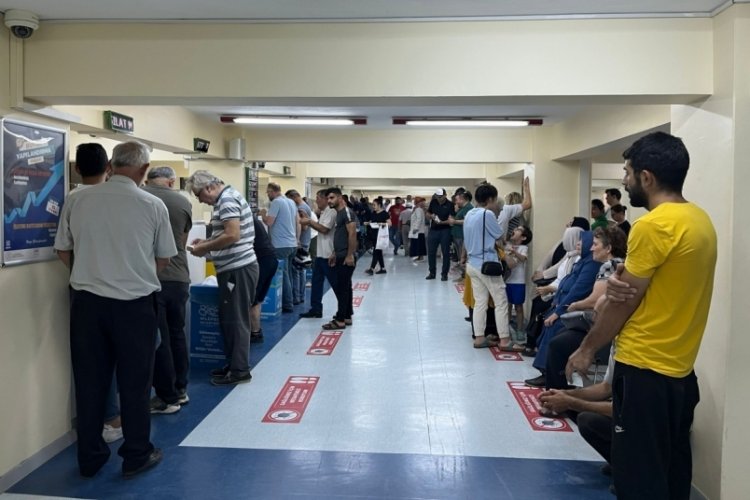 Bursa Nil&uuml;fer Vergi dairesinde sistem &ccedil;&ouml;kt&uuml;! Bin kişilik sıra var
