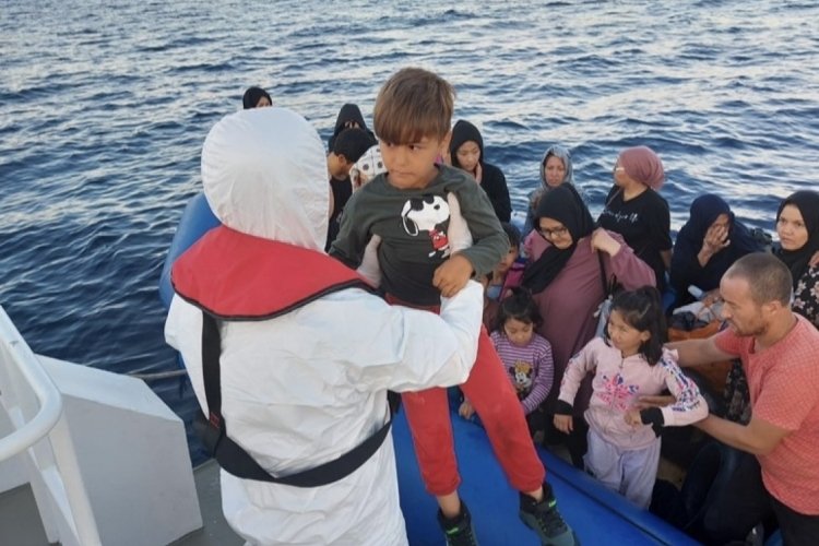 &Ccedil;anakkale Ayvacık'ta 41 ka&ccedil;ak g&ouml;&ccedil;men kurtarıldı
