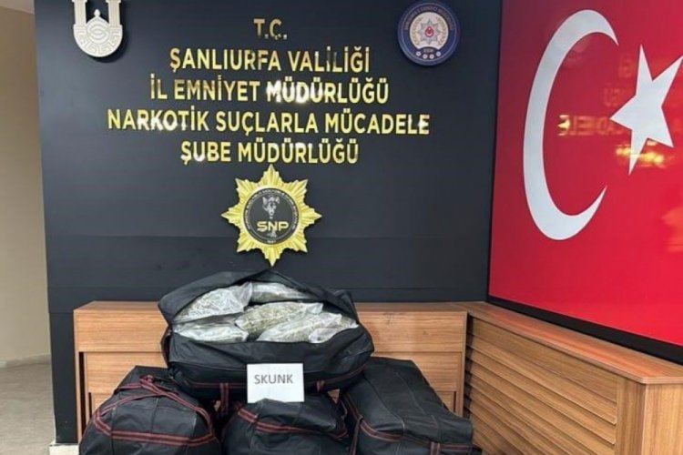 Şanlıurfa'da durdurulan ara&ccedil;tan 177 kilo uyuşturucu &ccedil;ıktı