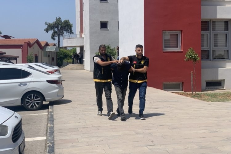 Adana'da bir şahıs d&ouml;vmem diyerek kuzenini &ouml;ld&uuml;rd&uuml;